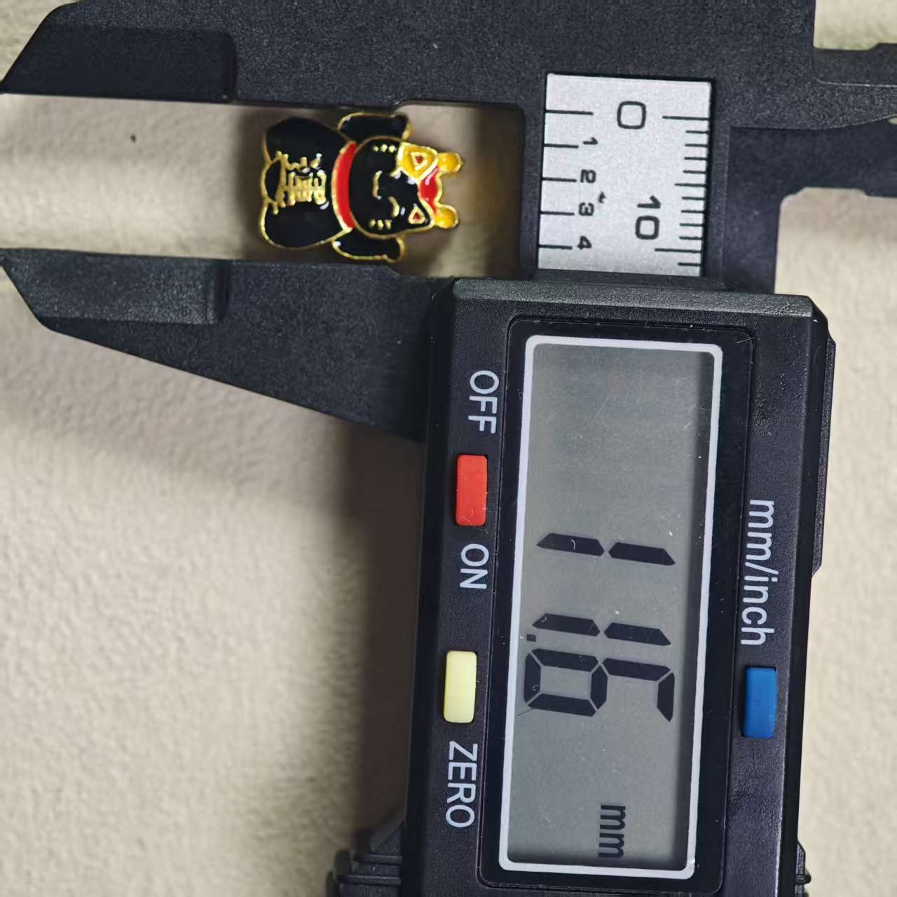 C126  2個/装飾品（白黒両面）