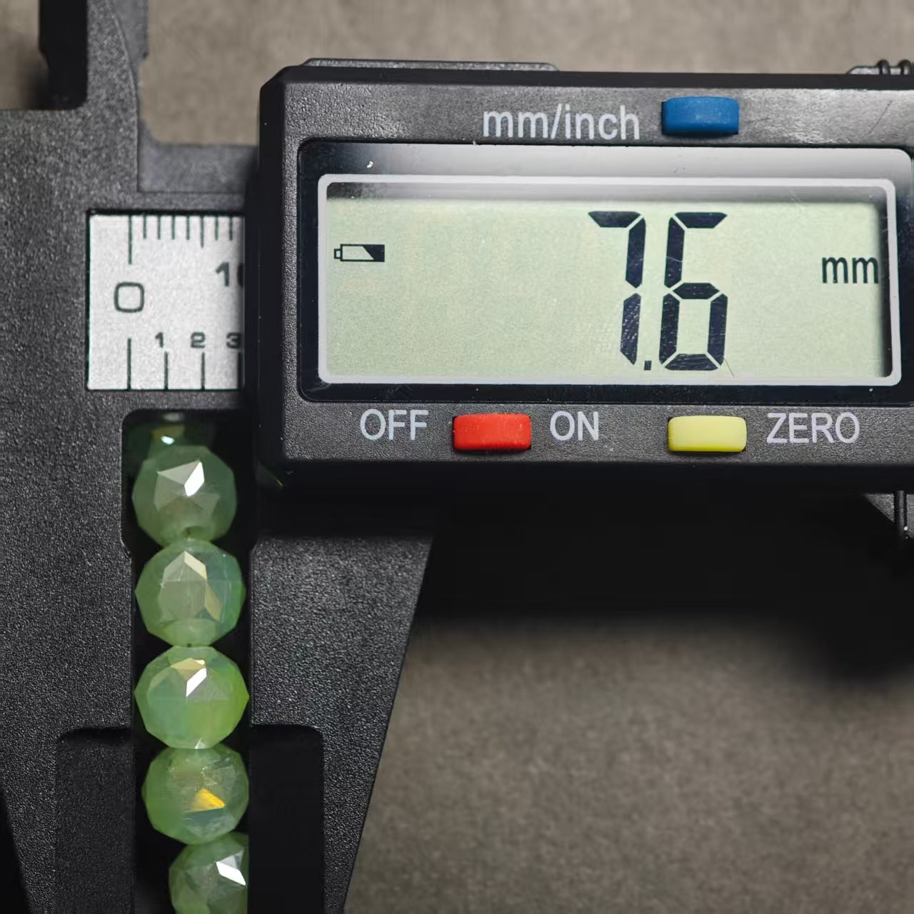 新043 1 本 / 7.6mm ビーズ